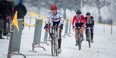 121209_GER_Frankfurt_CycloCross_Women_Kupfernagel_Achermann_SchweizerS_frontal_by_Kuestenbrueck_acrossthecountry_cx