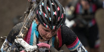 121223_BEL_Namur_CycloCross_SchweizerS_running_uphill_by_Kuestenbrueck_acrossthecountry