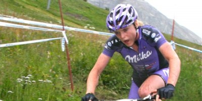 Annie-Last_corner_120728_ValdIsere_acrossthecountry_mountainbike_xco_by-Goller