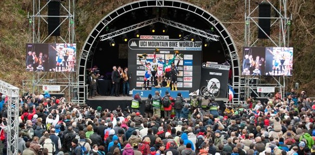 ceremony_Stander_Schurter_Absalon_Fontana_Fumic_overview_spectators_rockyroads_mountainbike_xco_by Maasewerd