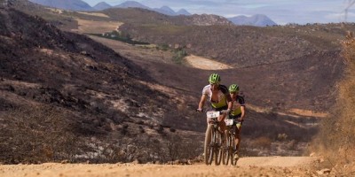 Hermida_van-Houts_CapeEpic_stage3_acrossthecountry_mountainbike