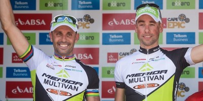 Hermida_van Houts_ceremony_acrossthecountry_mountainbike_xcm_by cerveny Hermida_van Houts_ceremony_acrossthecountry_mountainbike_xcm_by cerveny