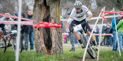 Manuel Fumic_corner_tree_Kuestenbrueck_Schaan_130407_acrossthecountry_mountainbike_by_Kuestenbrueck.