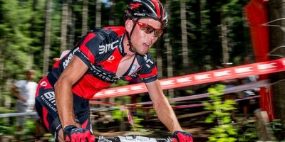 130804_SUI_Davos_XC_Men_FlueckigerL_sideview_close_acrossthecountry_mountainbike_by_Kuestenbrueck