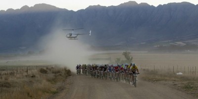 CapeEpic_grosse_Spitzengruppe_Etappe4_acrossthecountry_mountainbike_xcm_by-Sportzpics