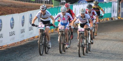 u23damen_cairns_start_grobert_antonova_rissveds_acrossthecountry_mountainbike_by-Goller