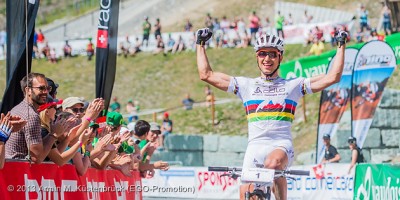 130707_SUI_Lenzerheide_SM_XC_Men_Schurter_winning_spectators_by_Kuestenbrueck