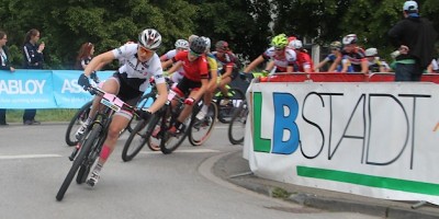 Start_u23damen_Albstadt_Grobert_corner_acrossthecountry_mountainbik_by-Goller