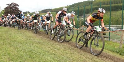 U23-Start_deVocht_Pfaeffle_Bats_acrossthecountry_mountainbike_by-Goller