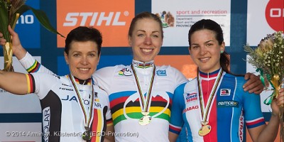 http://acrossthecountry.net/marathon-wm-pietermaritzburg-langvad-souveran-funftes-silber-fur-spitz/ceremony_women_spitz_langvad_hurikova/