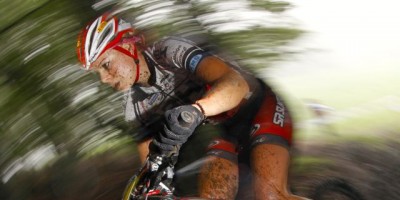 Hanna-Klein_verzerrt_acrossthecountry_mountainbike_by-Fred-Machabert