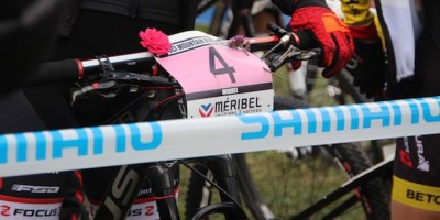 Blume_Startnummer_Grobert__acrossthecountry_mountainbike_WC14_Meribel_U23Damen_by Goller