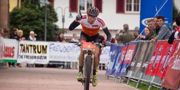 Jochen-Kaess_Sieger-Etappe2_TS14_acrossthecountry_mountainbike_by-Sauser
