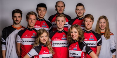 Stevens MTB Racing Team 2016. Untere Reihe: Leonie und Antonia Daubermann; mittlere Reihe v.l.: Jochen Weisenseel, Christian Pfäffle, Steffen Weisenseel; hintere Reihe: Alessando Sepp, David Ng, Joachim Oechsner, Luis Blattner, Veronika Brüchle ©Armin M. Küstenbrück/EGO-Promotion