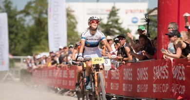 Entscheidung auf der Ziellinie: Jolanda Neff vor Sina Frei. Foto: Lynn Sigel