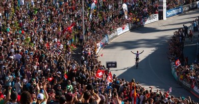 180809_SUI_Lenzerheide_worlds_crowd-Schurter-celebrating_by-Thomas-Weschta